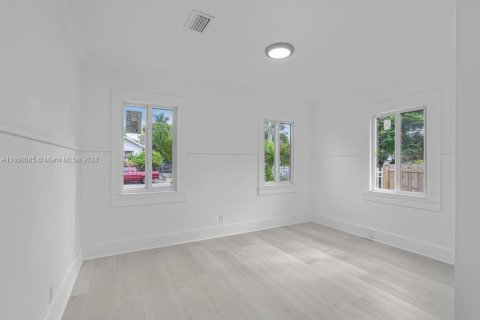 Villa ou maison à vendre à Miami, Floride: 3 chambres, 114.27 m2 № 1365430 - photo 13