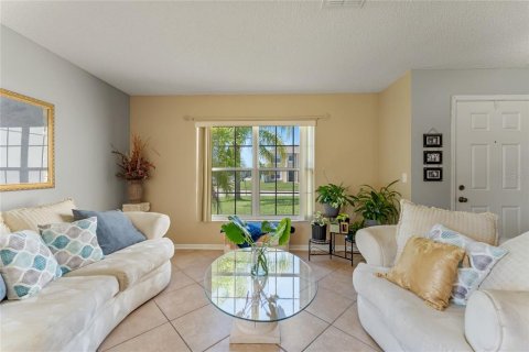 Casa en venta en Orlando, Florida, 6 dormitorios, 331.1 m2 № 1133768 - foto 3