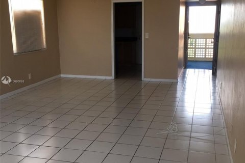 Condominio en venta en Lauderhill, Florida, 2 dormitorios, 102.66 m2 № 1395 - foto 7