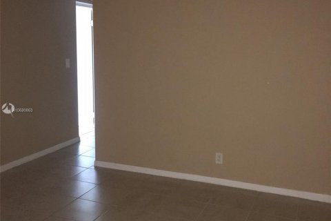 Copropriété à vendre à Lauderhill, Floride: 2 chambres, 102.66 m2 № 1395 - photo 15