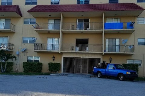 Condominio en venta en Pembroke Park, Florida, 2 dormitorios, 95.69 m2 № 1400 - foto 1