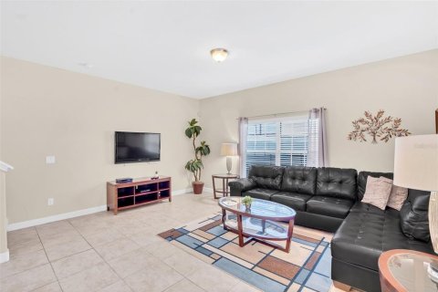 Touwnhouse à vendre à Kissimmee, Floride: 5 chambres, 188.03 m2 № 1369372 - photo 7