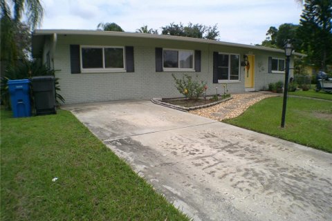 House in Tampa, Florida 3 bedrooms, 140.65 sq.m. № 1364558 - photo 2