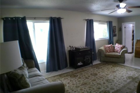 House in Tampa, Florida 3 bedrooms, 140.65 sq.m. № 1364558 - photo 6