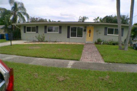 House in Tampa, Florida 3 bedrooms, 140.65 sq.m. № 1364558 - photo 1