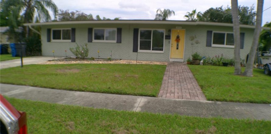 House in Tampa, Florida 3 bedrooms, 140.65 sq.m. № 1364558