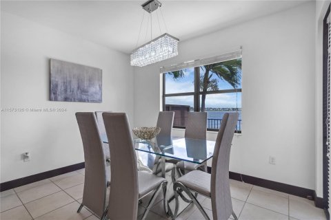 Adosado en venta en Miami Lakes, Florida, 3 dormitorios, 147.53 m2 № 1141909 - foto 12