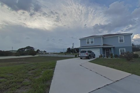 House in Davenport, Florida 4 bedrooms, 207.36 sq.m. № 1259804 - photo 2