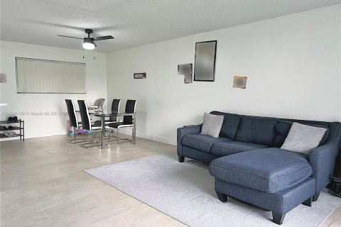 Condo in Oakland Park, Florida, 2 bedrooms  № 1311053 - photo 5