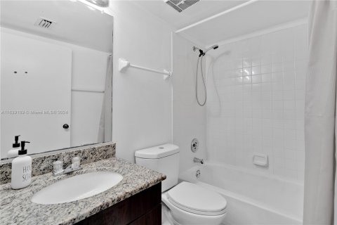 Condo in Oakland Park, Florida, 2 bedrooms  № 1311053 - photo 20