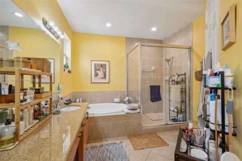 Adosado en venta en Fort Lauderdale, Florida, 3 dormitorios, 182.83 m2 № 1311088 - foto 21