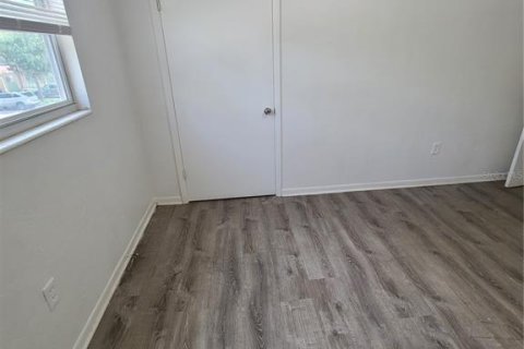 Снять в аренду квартиру в Гейнсвилл, Флорида 5 комнат, 86.4м2, № 1620935 - фото 12