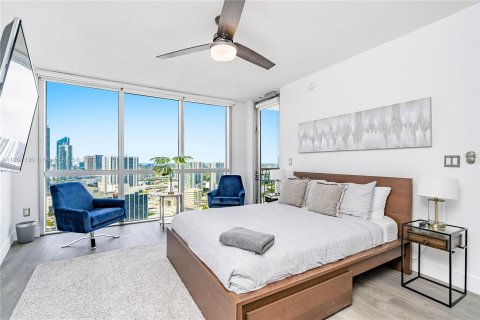 Condo in Miami, Florida, 2 bedrooms  № 17215 - photo 16