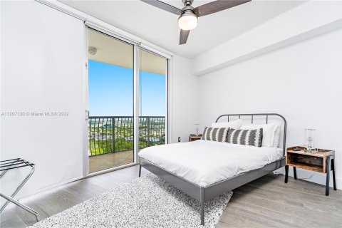 Condominio en alquiler en Miami, Florida, 2 dormitorios, 97.36 m2 № 17215 - foto 12