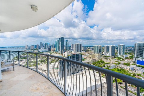 Condominio en alquiler en Miami, Florida, 2 dormitorios, 97.36 m2 № 17215 - foto 27