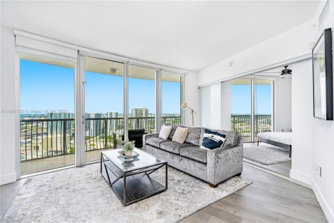 Condo in Miami, Florida, 2 bedrooms  № 17215 - photo 9