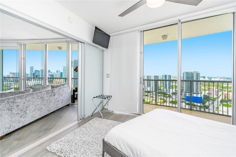 Condo in Miami, Florida, 2 bedrooms  № 17215 - photo 13