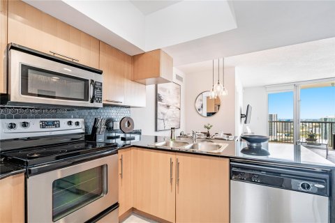 Condo in Miami, Florida, 2 bedrooms  № 17215 - photo 6