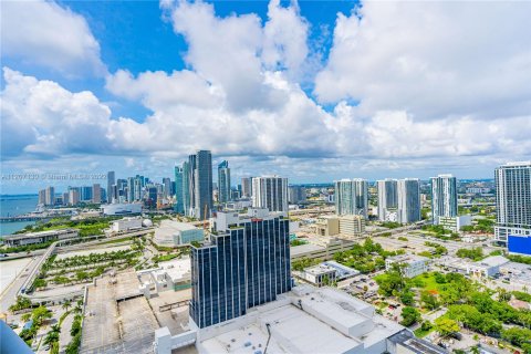 Condominio en alquiler en Miami, Florida, 2 dormitorios, 97.36 m2 № 17215 - foto 30