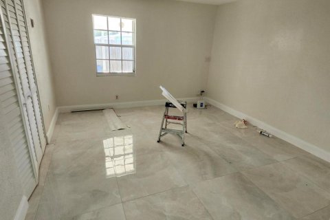 Commercial property in West Palm Beach, Florida 3 bedrooms, 139.35 sq.m. № 1141329 - photo 6