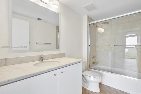 Condo in Miami, Florida, 2 bedrooms  № 1383148 - photo 16