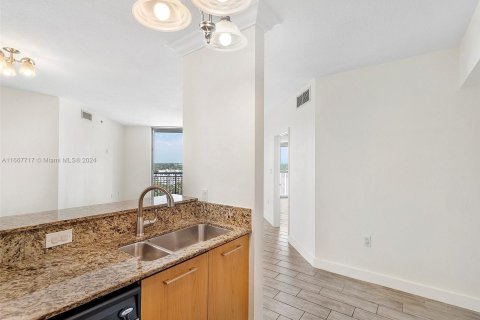 Condo in Miami, Florida, 2 bedrooms  № 1383148 - photo 5