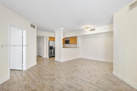 Condo in Miami, Florida, 2 bedrooms  № 1383148 - photo 11