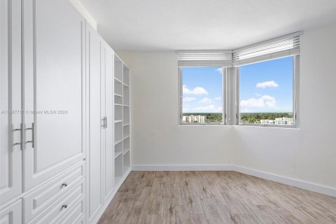 Condo in Miami, Florida, 2 bedrooms  № 1383148 - photo 21