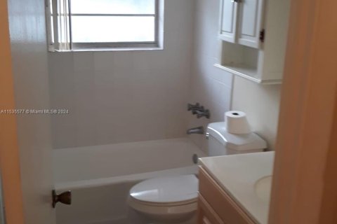 Condo in Miami, Florida, 1 bedroom  № 1272376 - photo 3