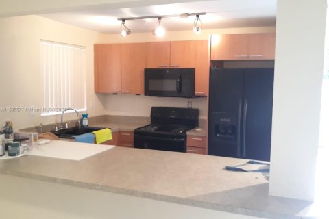 Condo in Miami, Florida, 1 bedroom  № 1272376 - photo 2