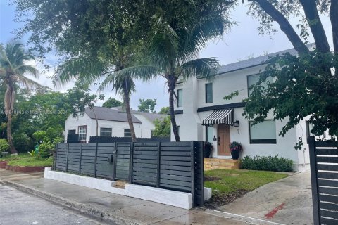 Villa ou maison à vendre à Miami, Floride: 3 chambres, 182.55 m2 № 1370933 - photo 13