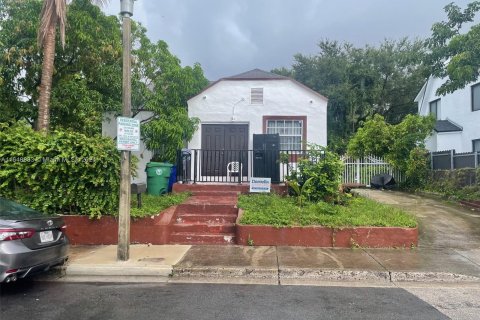 Casa en venta en Miami, Florida, 3 dormitorios, 182.55 m2 № 1370933 - foto 1