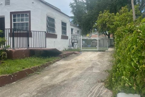 Casa en venta en Miami, Florida, 3 dormitorios, 182.55 m2 № 1370933 - foto 4