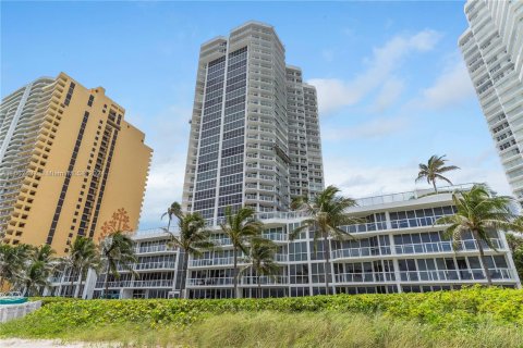 Copropriété à vendre à Sunny Isles Beach, Floride: 2 chambres, 135.64 m2 № 1370884 - photo 2