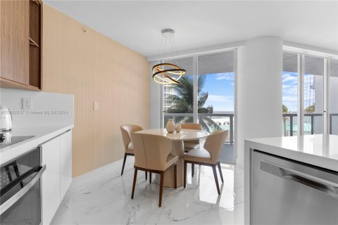 Condominio en venta en Sunny Isles Beach, Florida, 2 dormitorios, 135.64 m2 № 1370884 - foto 15