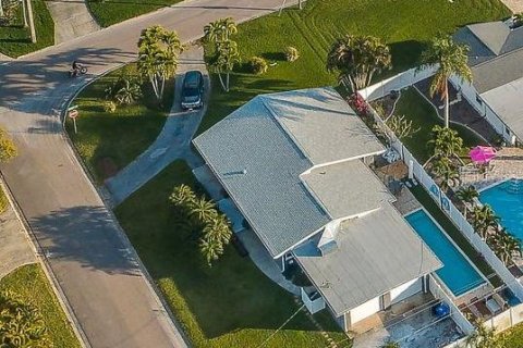 Casa en venta en Saint Petersburg, Florida, 3 dormitorios, 199.55 m2 № 1395368 - foto 1