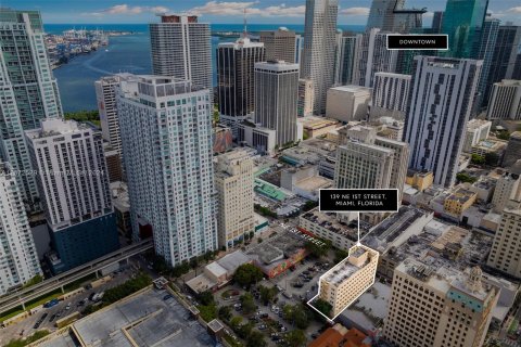 Commercial property in Miami, Florida № 1395001 - photo 6