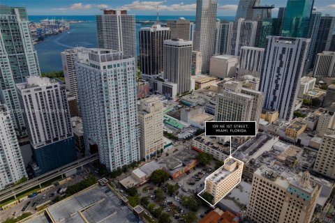 Commercial property in Miami, Florida № 1395001 - photo 8