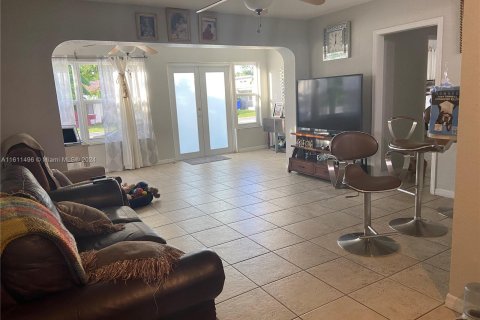 Casa en venta en Hollywood, Florida, 3 dormitorios, 121.7 m2 № 1233576 - foto 3