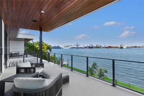 Casa en venta en Fort Lauderdale, Florida, 5 dormitorios, 616.13 m2 № 1233496 - foto 21