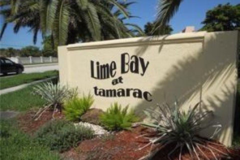 Condo in Tamarac, Florida, 2 bedrooms  № 1127988 - photo 9