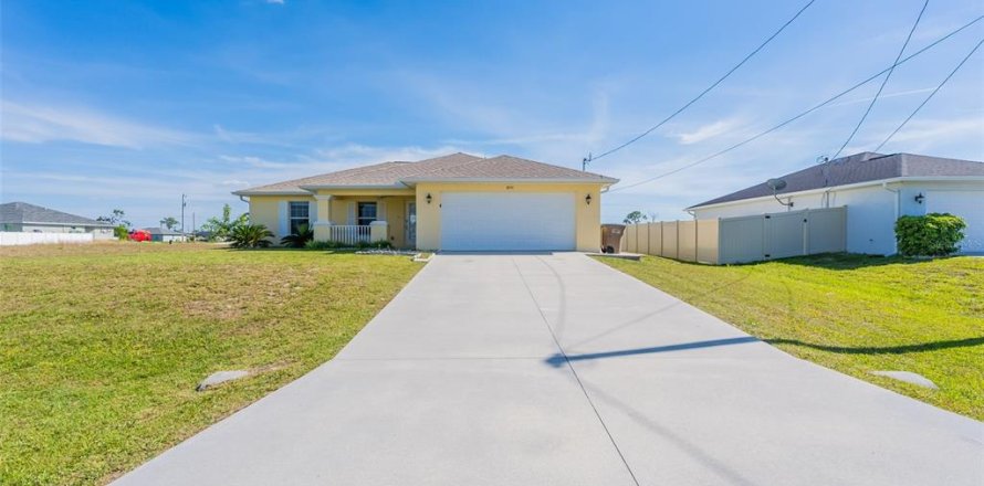 House in Cape Coral, Florida 3 bedrooms, 135.92 sq.m. № 1260617