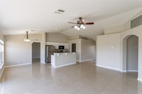 House in Cape Coral, Florida 3 bedrooms, 135.92 sq.m. № 1260617 - photo 10