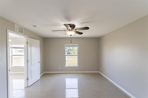 House in Cape Coral, Florida 3 bedrooms, 135.92 sq.m. № 1260617 - photo 7