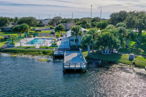 Villa ou maison à vendre à Jensen Beach, Floride: 2 chambres, 96.34 m2 № 880756 - photo 3