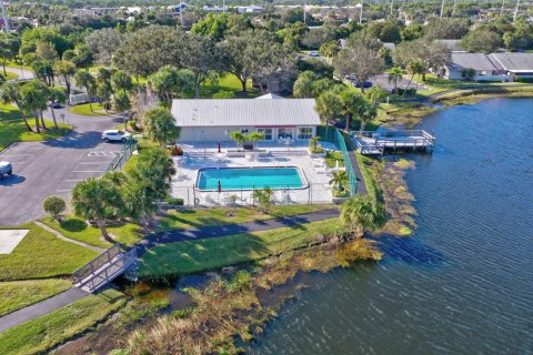 Villa ou maison à vendre à Jensen Beach, Floride: 2 chambres, 96.34 m2 № 880756 - photo 7