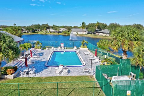 Villa ou maison à vendre à Jensen Beach, Floride: 2 chambres, 96.34 m2 № 880756 - photo 9