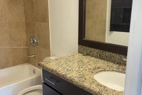 Condo in Sunrise, Florida, 1 bedroom  № 1184548 - photo 18