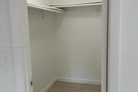 Condo in Sunrise, Florida, 1 bedroom  № 1184548 - photo 24