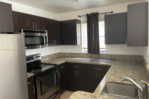 Condo in Sunrise, Florida, 1 bedroom  № 1184548 - photo 13